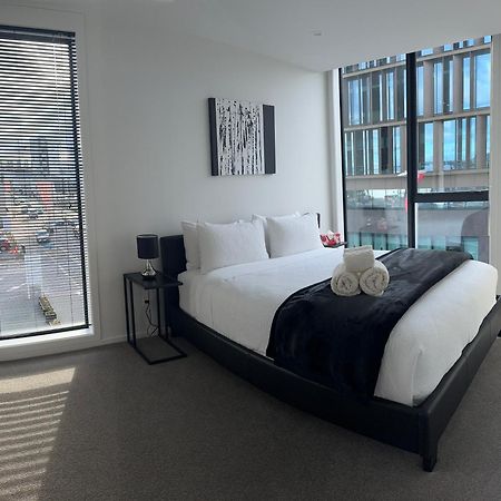 2 Bedrooms Apprtmt Plus Underground Parking In Cbd 크라이스트처치 외부 사진